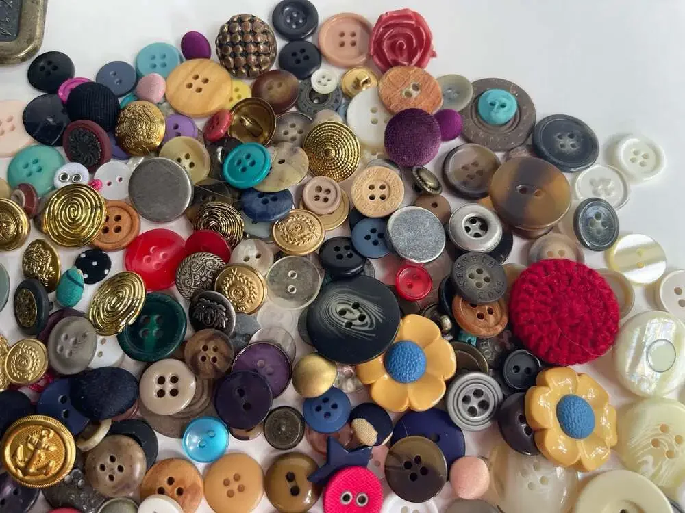 Vintage Mixed Assorted Buttons Lot Flower Metal Wood Plastic Craft